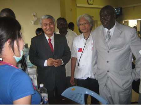Taiwan medical team offers free medical service to Gambians