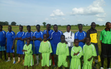 Youth and Sports Ministry presents footballs to Kataba Village Sports Committee