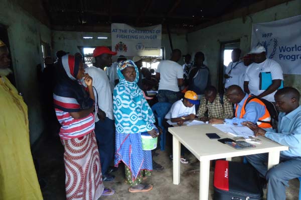 WFP gives cash to selected URR communities