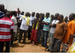 barrow addressing volunteers at the site