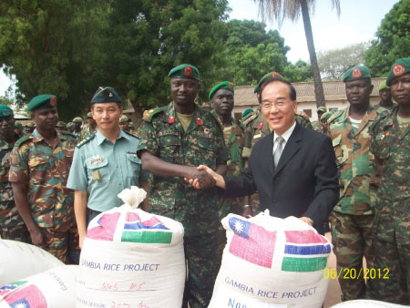 ROC embassy donates rice seed, fertilizer to GAF