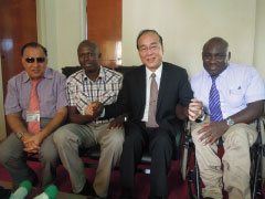 Ambassador Chen presents US$180,000 to support Gambian medical students in Ghana