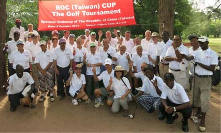 Ambassador Chen applauds colleagues, golfers  -As ROC (Taiwan) celebrates its 102nd National Birthday