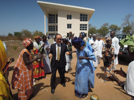 Ambassador Chen Presents Ndemban Vocational Training Centre
