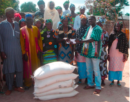 Beakanyang Kafoo donates to Sutukonding Chapter