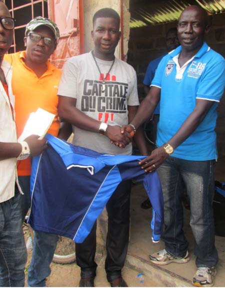 Lamin Sarr patronizes Gunjur Sports Committee 