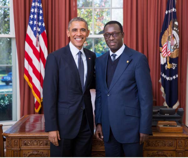 Ambassador Diagne presents credentials to Obama