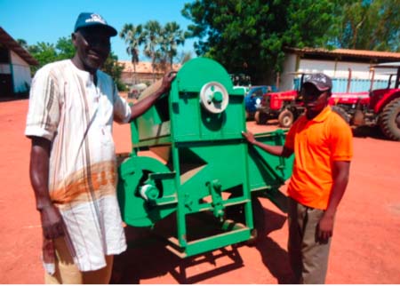 NARI supports Boiram Innovation Platform Rice Farmers with thresher