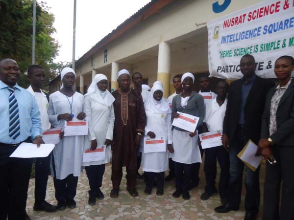12 students receive certificates of scholarship