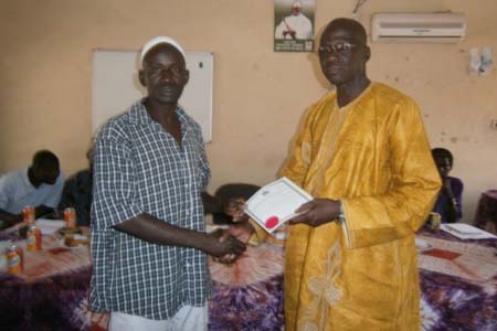 Agribusiness hands over registration certificates to 8 cooperative groups