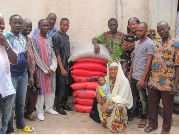 APC presents Ramadan foodstuff to Muslims