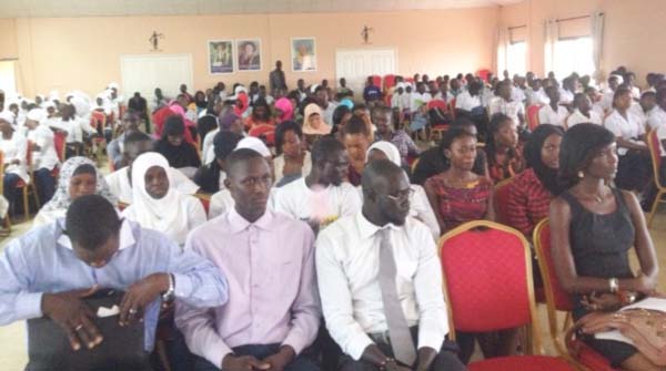University debate club holds final competition