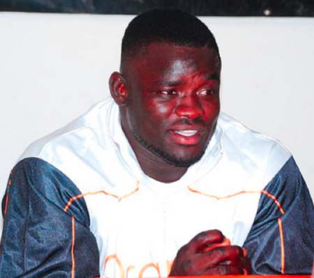 Jammeh gives 2 vehicles to Eumeu Sene and wife 