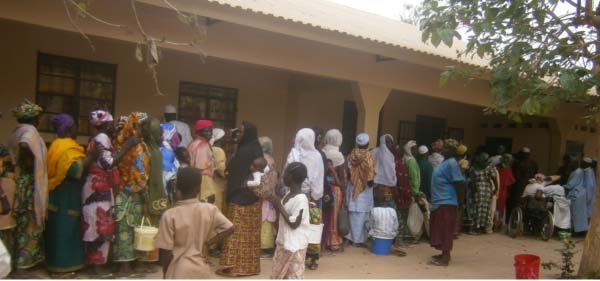 Pipeline Mosque Foundation supports the underprivileged with rice, sugar