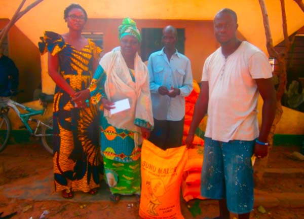 Friends of West Africa Group donates food aid to less-privileged Muslims in Gambia