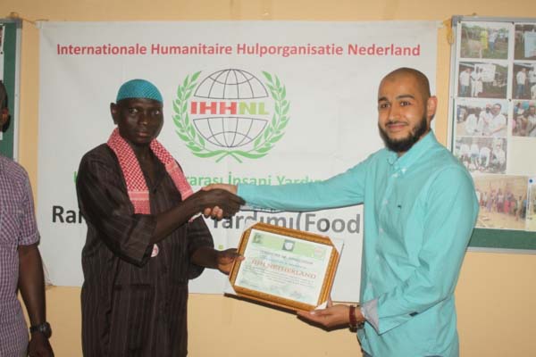 Relief Organisation gives certificate of appreciation to Netherlands humanitarians