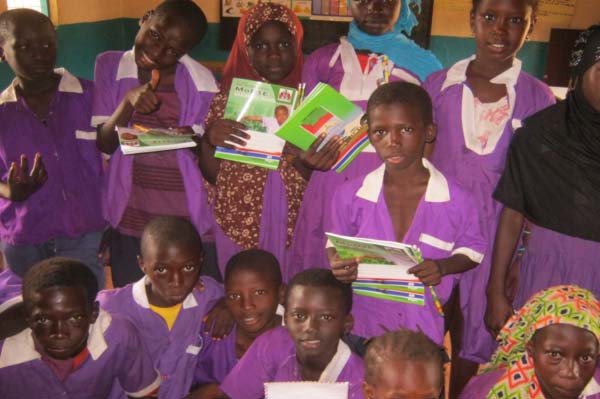 Karantaba association presents prizes to outstanding students