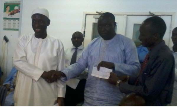 Pipeline Mosque Foundation donates bed sheets to hospitals