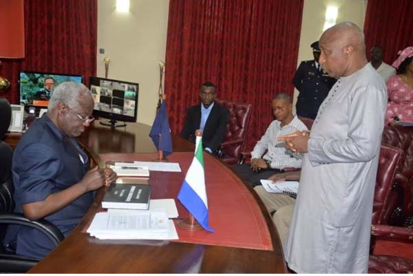 Sierra Leoneans in Gambia present financial contribution towards fight against Ebola at home