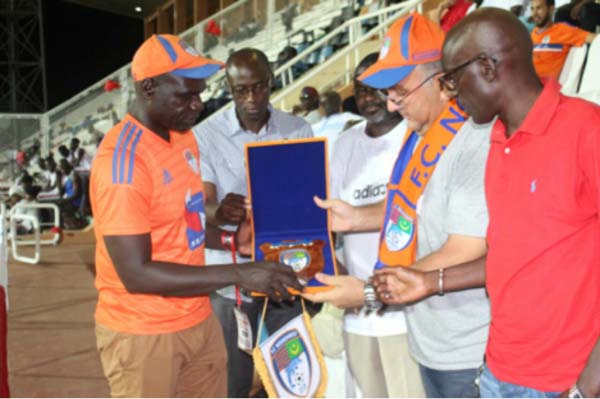 FC Nouadhibou present gifts to Real