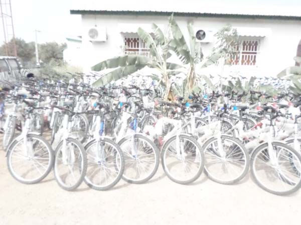 Kaira Suu donates 100 bicycles to students