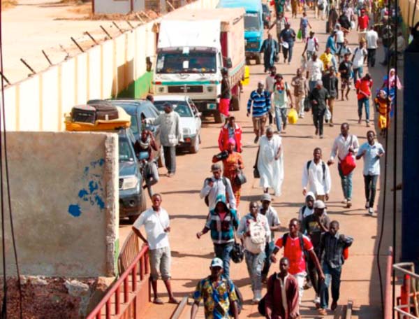 Gambian refugees return