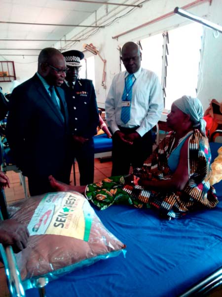 Interior Minister pays homage to injured police officers after weekend car accident