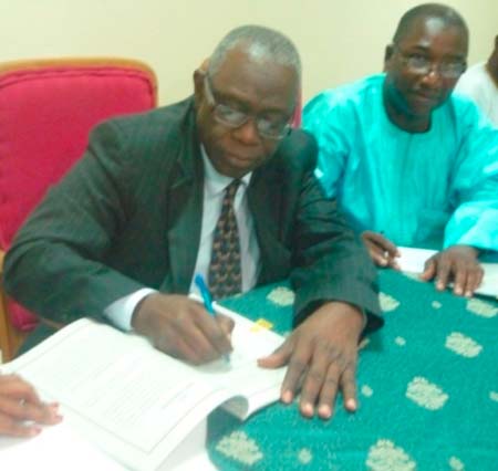 Finance minister signs U$5m grant