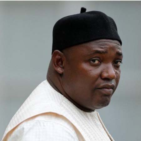 Gambie: le départ de Adama Barrow exigé par son propre parti