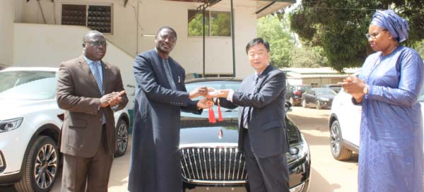 Foreign Ministry receives 3 new Hongqi vehicles from Chinese gov’t