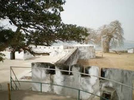 Fort Bullen site attendant blames tour operators